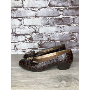 Salvatore Ferragamo Vara Brown Leather Croc Embossed Bow Heels Size 5.5B US/36EU
